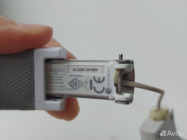 Сломанные наушники JBL