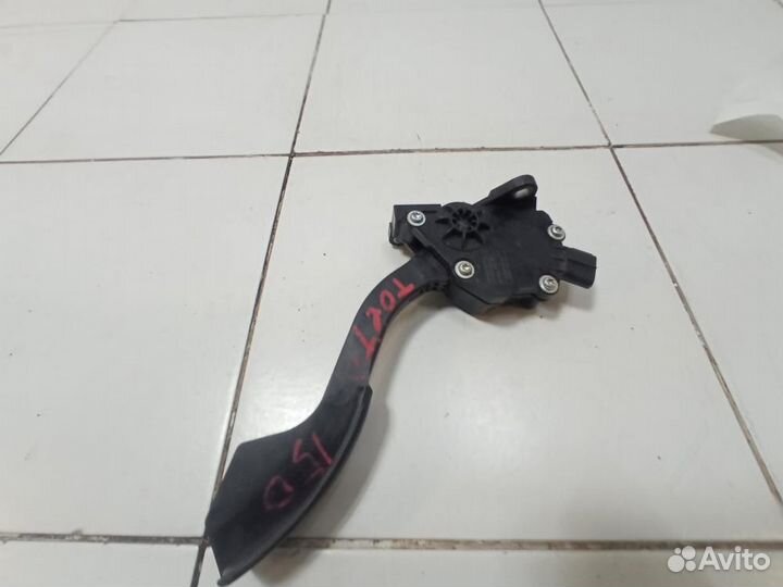 Педаль газа Toyota Avensis T270 ZRT271 2008-2012