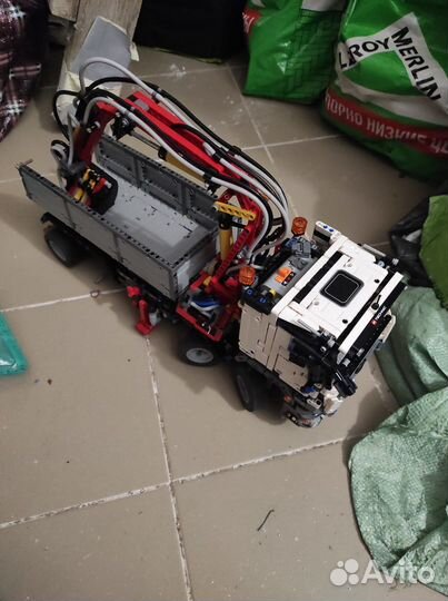 Продаю lego конструктор