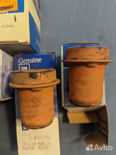 Сайлентблоки передних рычагов GM 351286; GM 371793