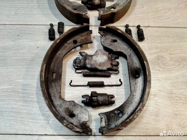 Колодки ручника Bmw X5 E53 M54B30 01/2004