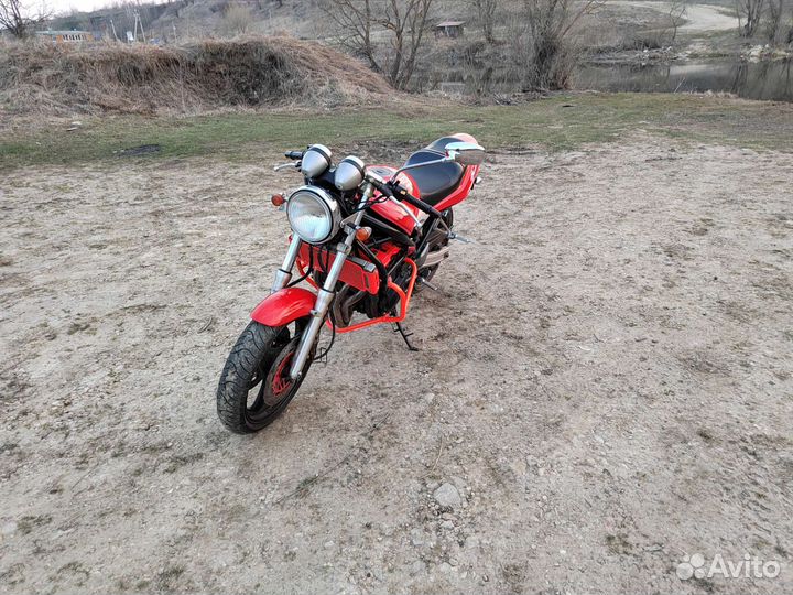 Сузуки бандит 400, красноголовый