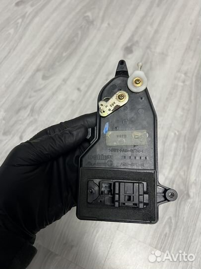 Замок передний правый Mazda 6 GG рестайлинг