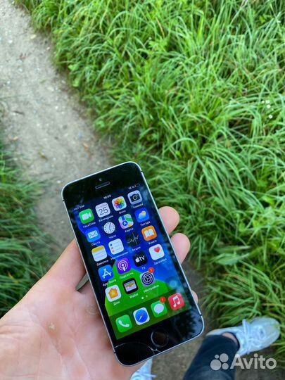 Телефон iPhone se