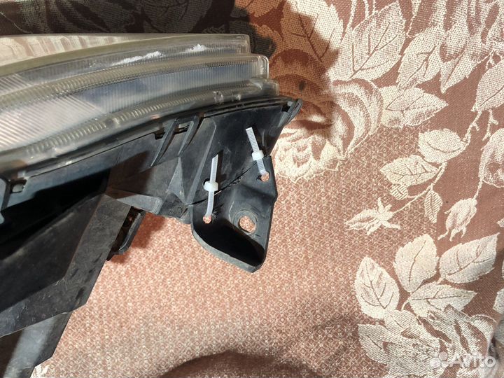 Фары пара с дефектами Toyota Crown GRS200 4Grfse