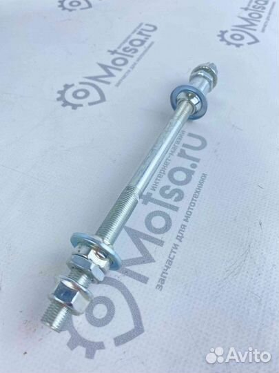 Ось втулки зaднего колесa с гaйкaми 3/8