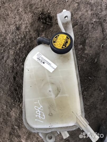 Расширительный бачок Тойота Аурис Toyota Auris