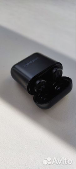 Беспроводные наушники Motorola Vervebuds 110