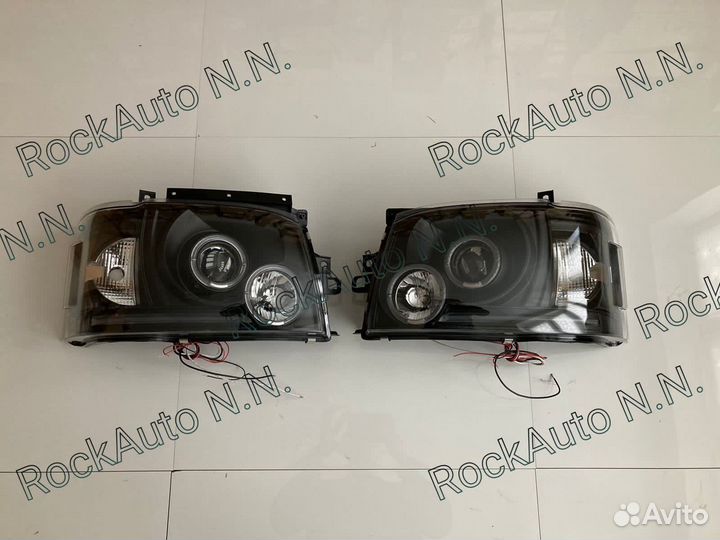 Фара (2шт) Toyota Hiace (2005+)