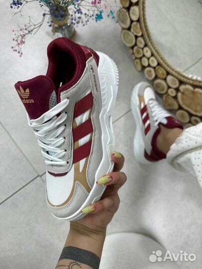 Кроссовки adidas