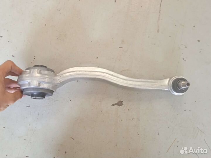Передний правый продольный рычаг на мерседес W204