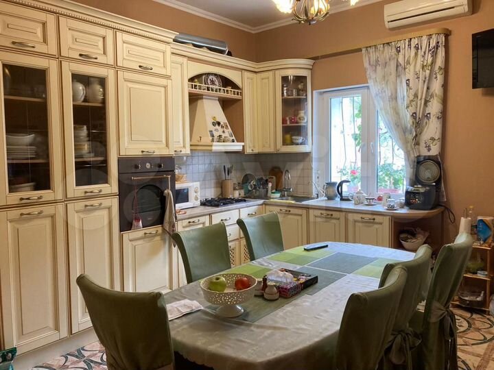 4-к. квартира, 142,4 м², 1/2 эт.
