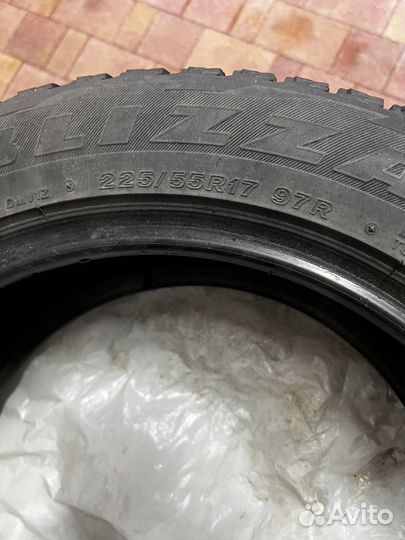 Bridgestone Blizzak DM-V1 225/55 R17 97R