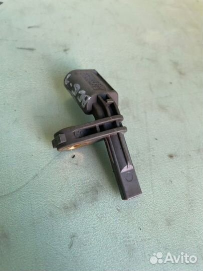 Датчик ABS правый Volkswagen Touareg 7L дорест