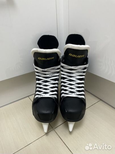 Коньки хоккейные bauer supreme 140