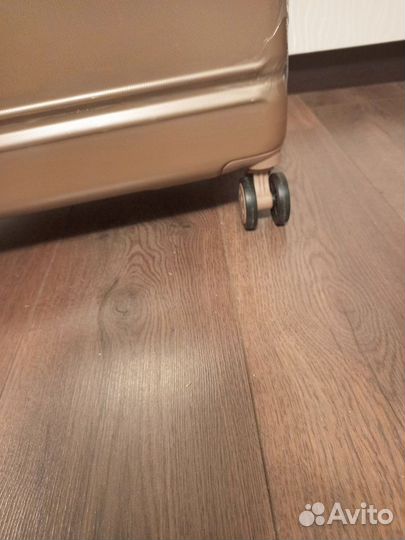 Чемодан на колесах большой L новый