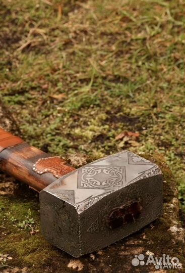 Молот ручной работы