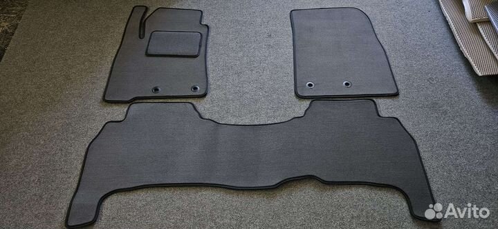 Автоковрики для Toyota Land Cruiser 200, серые