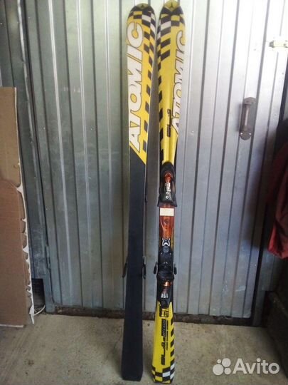 Горные лыжи и ботинки