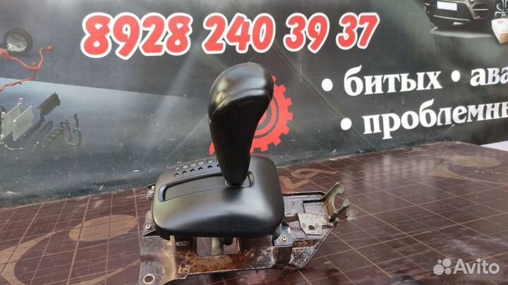 Рычаг переключения АКПП Mitsubishi Carisma 1.8