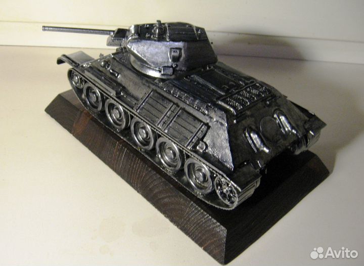 Модель танка Т-34, масштаб 1/35, металл