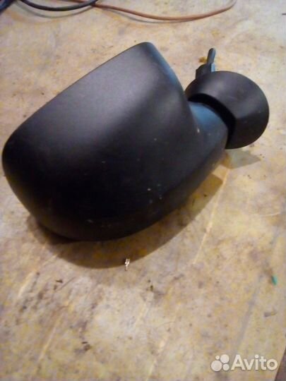 Продам правое зеркало Daster