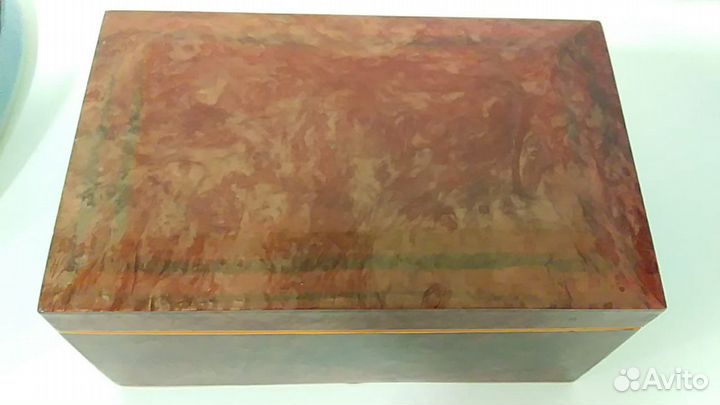 Деревянная шкатулка