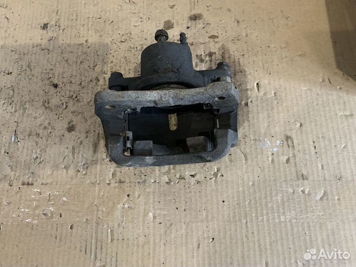 Суппорт передний левый правый Geely MK