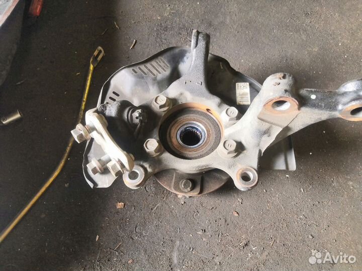 Ступица с кулаком toyota corolla 150