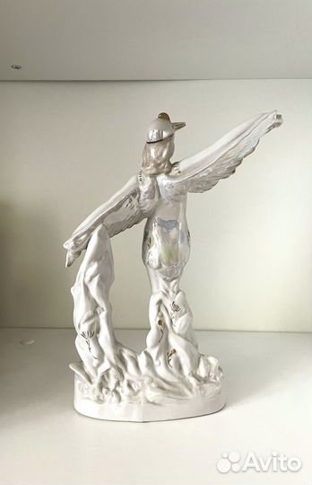 Фарфоровая статуэтка 