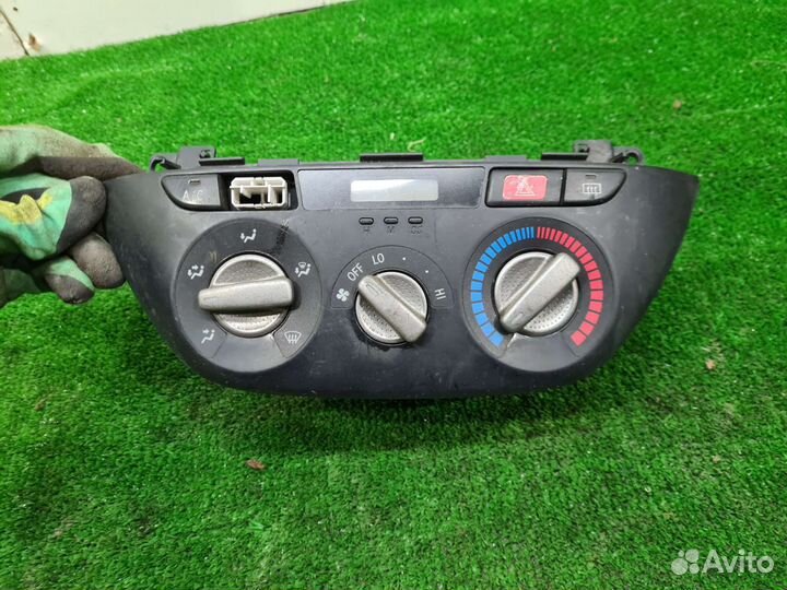 Блок управления отопителем Toyota RAV4 20