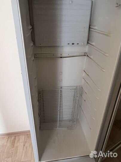 Холодильник Холодильный шкаф Бирюса