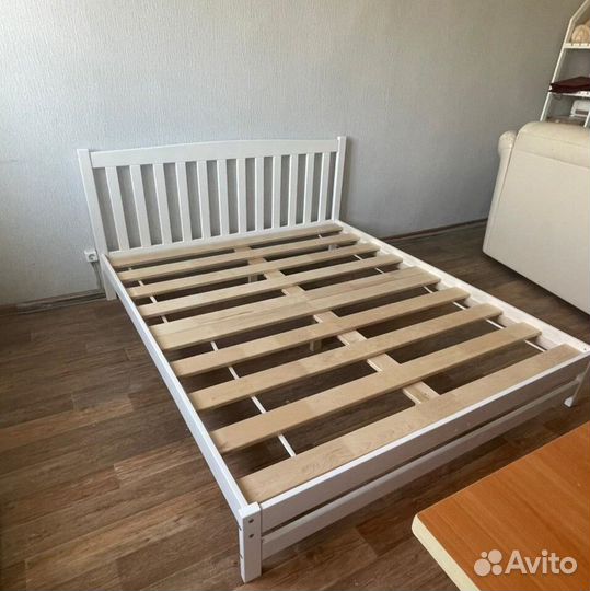 Двуспальная кровать для семьи