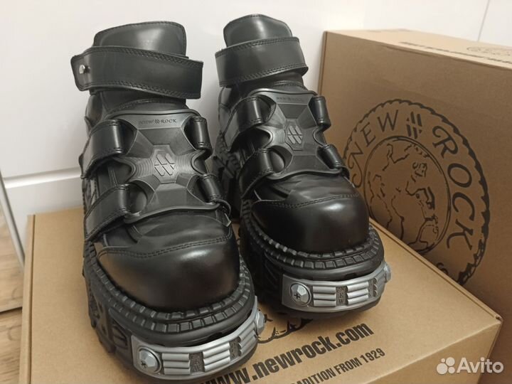 New rock tank на руках