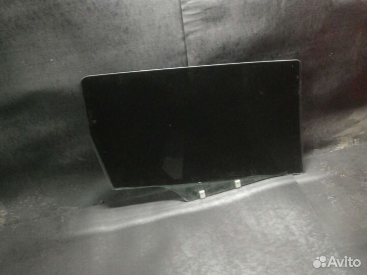 Стекло заднее левое Peugeot 307 sw