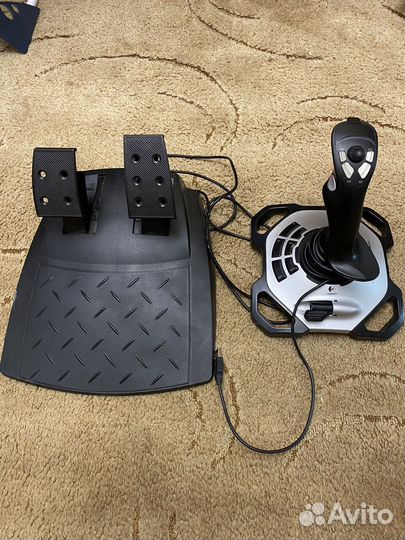 Джойстик и педали для компьютерных игр