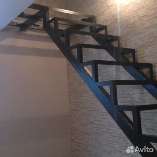 Лестница в частном доме / Металлокаркас