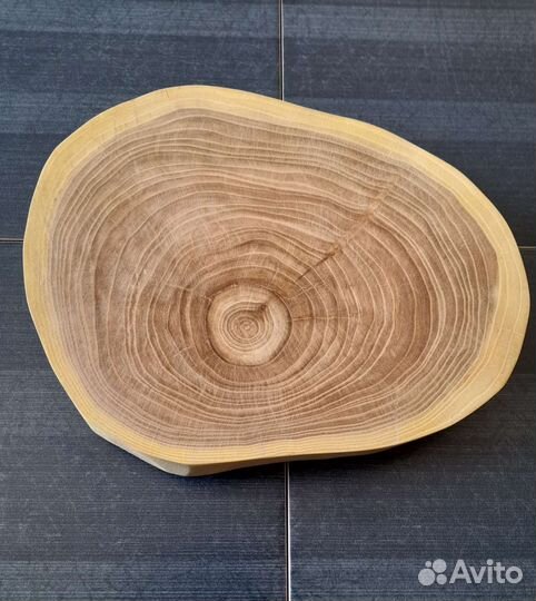Сервировочная доска из спила дерева