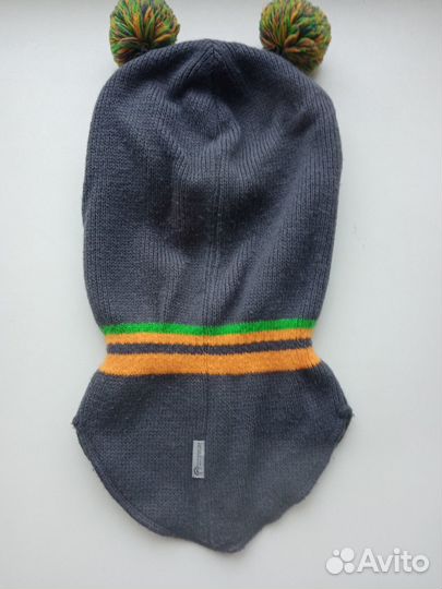 Шапка-шлем с помпонами