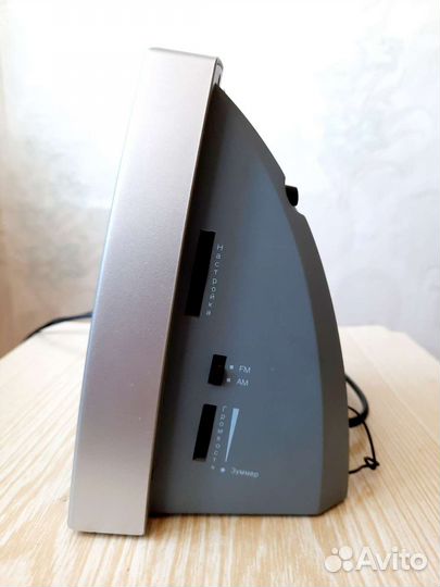 Радиочасы с лазерным проектором и будильником