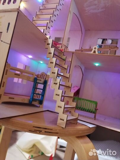 Кукольный домик с мебелью деревянный
