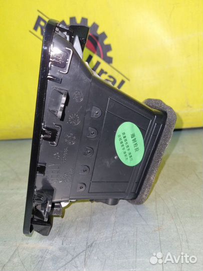 Дефлектор воздушный передний левый Geely Atlas