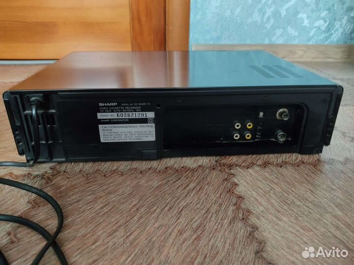 Видеокассетный магнитофон sharp