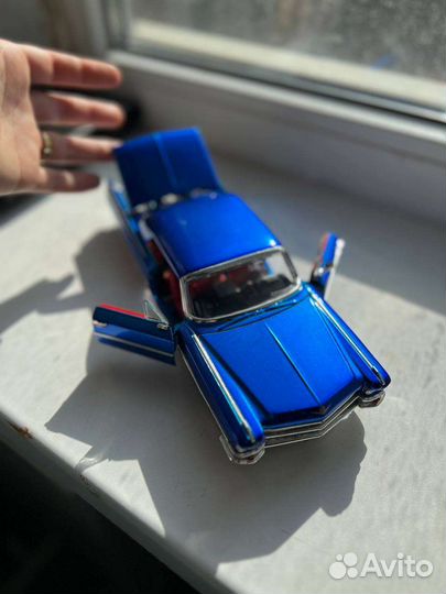 Моделька машины cadillac oldschool 1/24