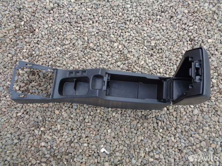 Бардачок между сиденьями Nissan Avenir W11 QG18DE