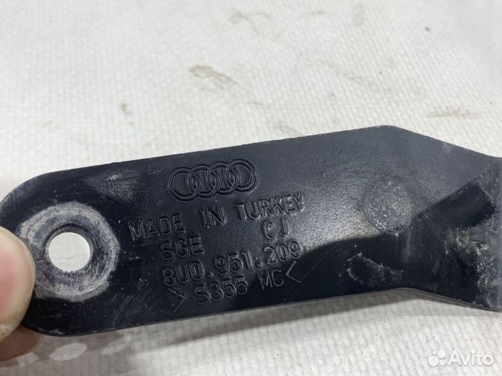 Кронштейны звуковых сигналов Audi Q3 8U