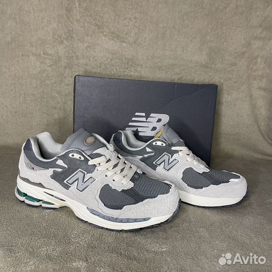 New balance 2002r 43 eur