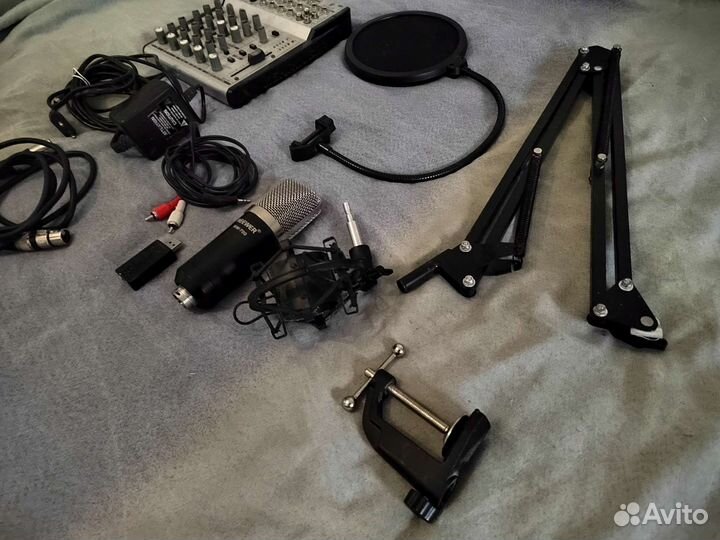 Студийный микрофон