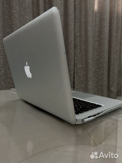 Apple macbook 13 8gb/240