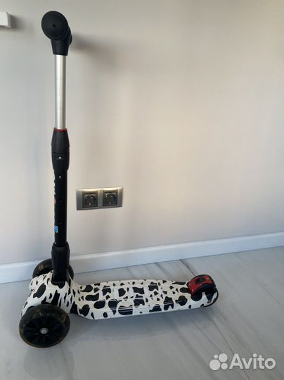 Самокат трехколесный scooter